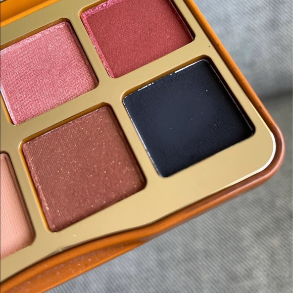 Too Faced Kitty Likes to Scratch eye shadow palette - Picture 6 of 8